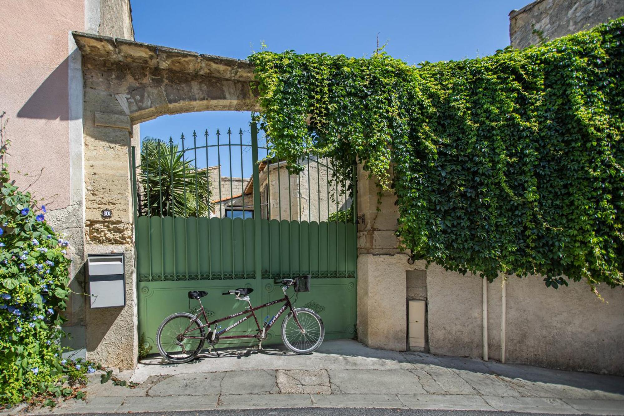 Oustaou De Betty Et Bob Bed & Breakfast Le Cailar ภายนอก รูปภาพ